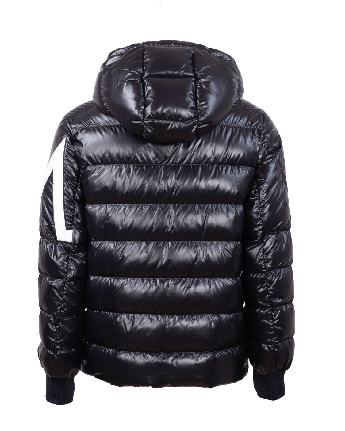 shop MONCLER Sales Giacchetto: Moncler piumino corto " Corydale" realizzato nell’iconico nylon laqué.
Fodera in nylon laqué.
Imbottitura in piuma.
Cappuccio fisso regolabile con coulisse elastica.
Lettera M in longue saison opaco intagliata e ricamata.
Chiusura con zip.
Collo con bottone a pressione bombato, zincato e logato.
Tasche esterne e interne con zip.
Fondo del capo regolabile con coulisse elastica.
Composizione esterno: 100% Poliammide.
Composizione fodera: 100% Poliammide.
Imbottitura: 90% Piumino, 10% Piuma.
Made in Romania.. CORYDALE 1A00101 68950-999 number 7143741